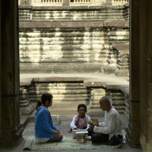 cambodge siem reap angkor wat moine benediction priere - Apogée Voyages