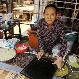 Cambodge vendeuse village marché - Apogée voyages